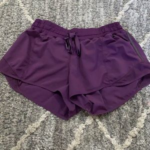 Lululemon shorts size 8 hotty hot